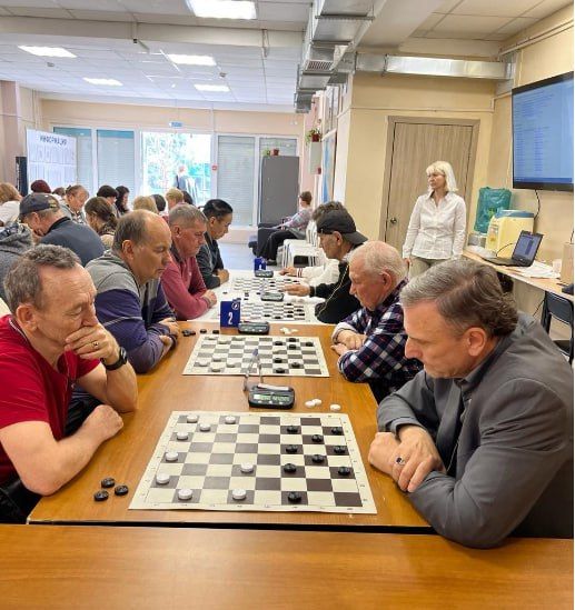 Андрей Кравченко: В Новороссийске спорт стал неотъемлемой частью жизни горожан, и для того, чтобы каждый мог приобщиться к активному образу жизни, на спортивных площадках в городе работают инструкторы