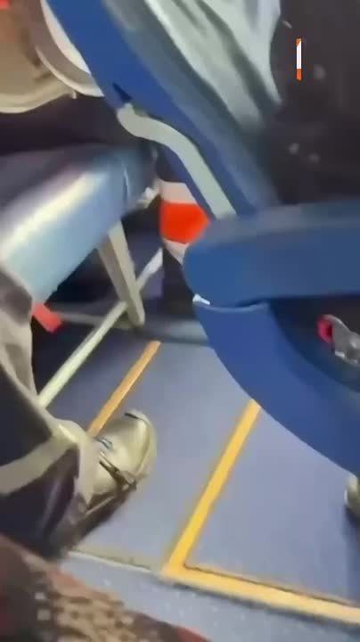 Ребёнок открыл аварийный выход в самолёте, следовавшем в Минеральные Воды