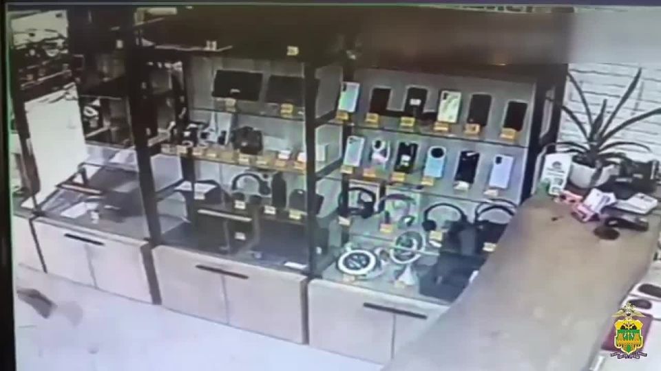 Таксист украл свой же телефон и может сесть за это на 4 года