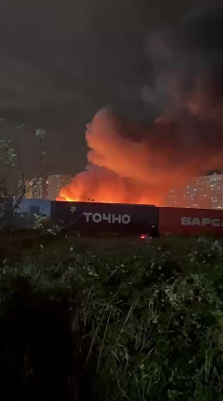 Горели вагончики на стойке: крупный пожар потушили этой ночью в Новороссийске