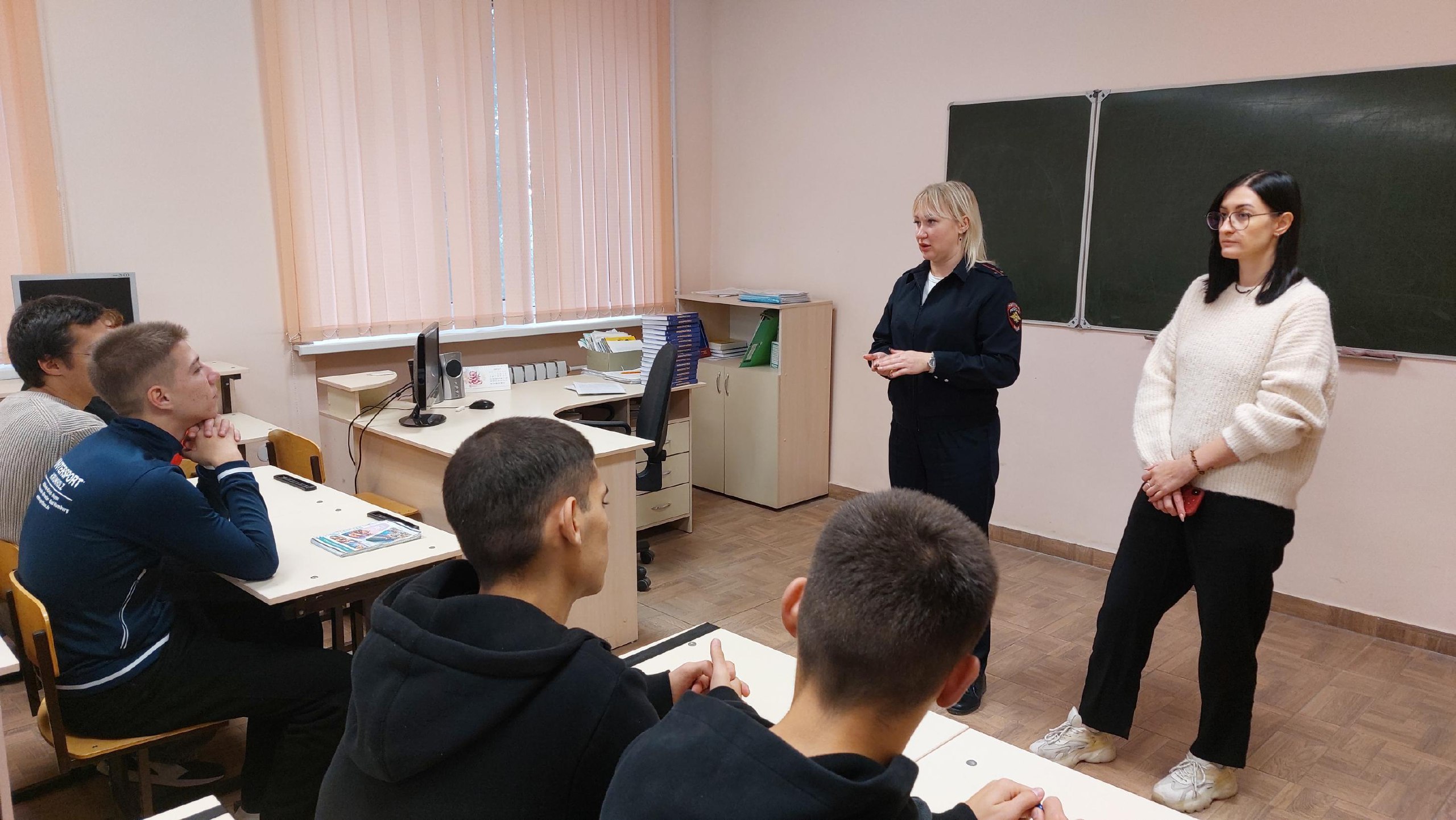 Полицейские Ейского района продолжают профилактические мероприятия с несовершеннолетними