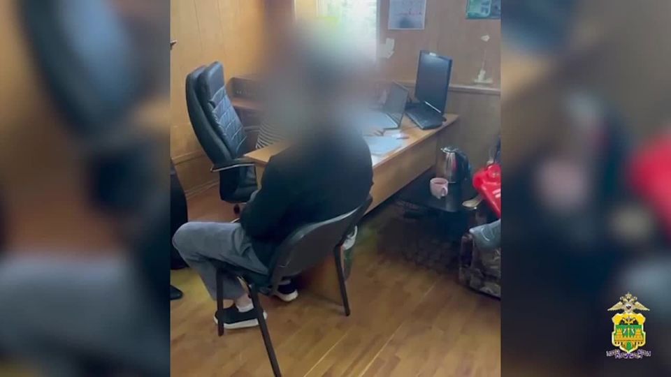 Подростка-курьера аферистов, который забрал у пенсионерки 26 млн рублей, задержали в Краснодаре