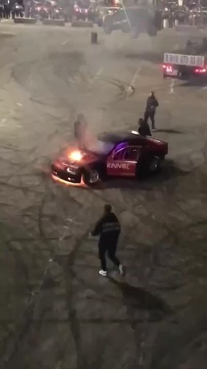 Во время соревнований по дрифтингу загорелась одна из машин в Краснодаре