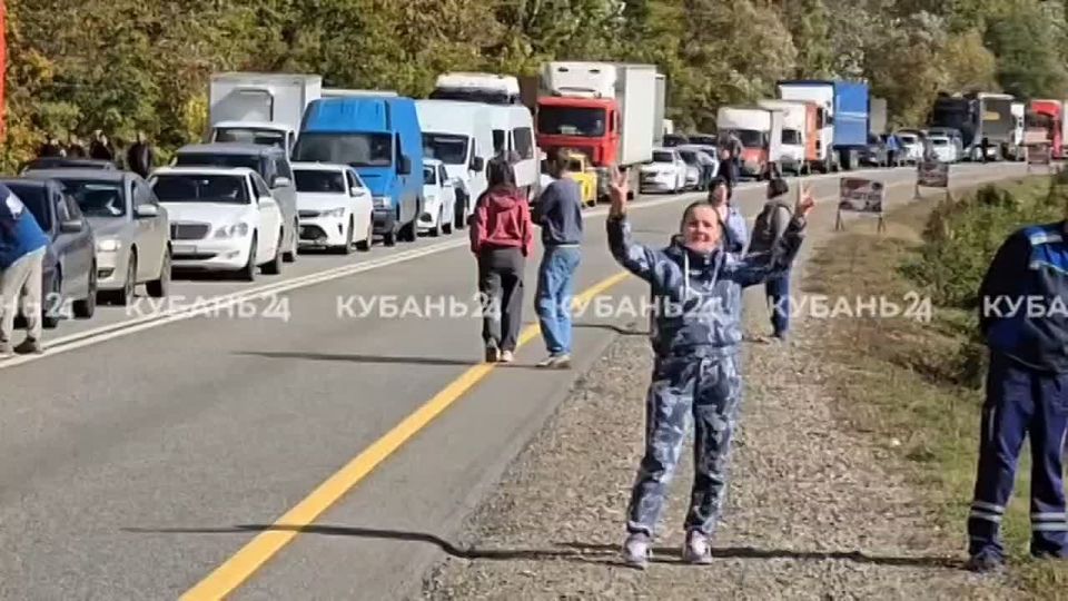 На 10 км растянулась пробка под Горячим Ключом