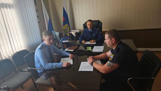 Руководством прокуратуры Темрюкского района проведено совещание по вопросу исполнения судебных решений по искам прокуратуры, судебных решений по сносам самовольно возведенных строений, исполнении уголовных штрафов...