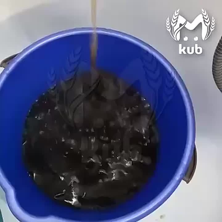 Чёрная грязища вместо воды течёт у жильцов краснодарской многоэтажки третий месяц