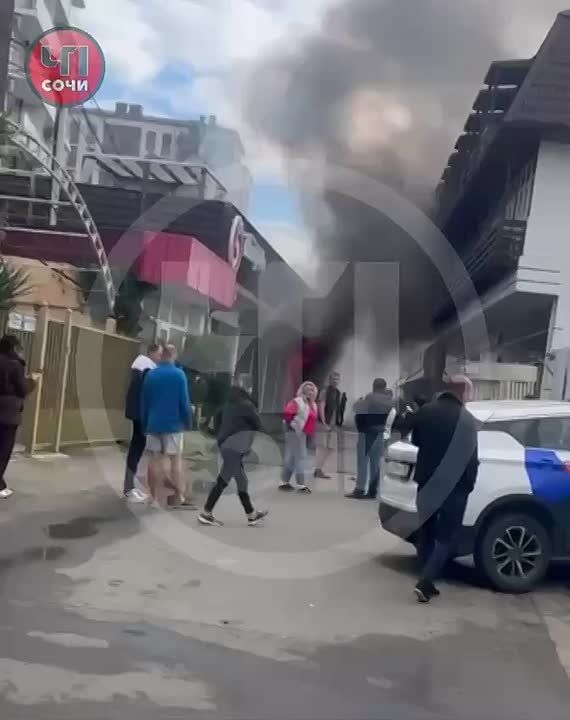 Торговые павильоны сгорели в Адлере