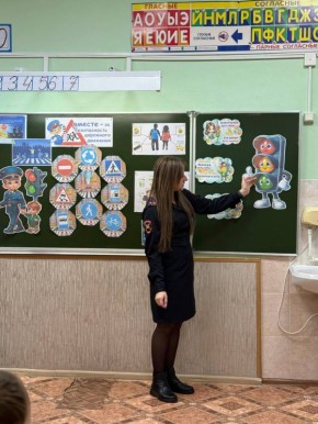 Сотрудники Госавтоинспекции Успенского района напомнили первоклассникам школы №1 дорожные правила