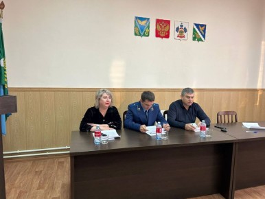 Заместителем прокурора Апшеронского района Сергеем Съемщиковым принято участие в очередной сессии Совета Хадыженского городского поселения Апшеронского района