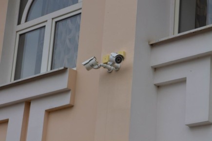 В АРМАВИРЕ УСТАНОВКА ВИДЕОКАМЕР ПОМОГАЕТ ПОВЫСИТЬ БЕЗОПАСНОСТЬ В МНОГОКВАРТИРНЫХ ДОМАХ