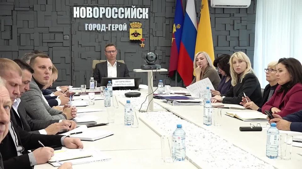 Отопление, ремонт водопроводных сетей и асфальтирование дворовых территорий обсудили на планерном совещании в администрации Новороссийска