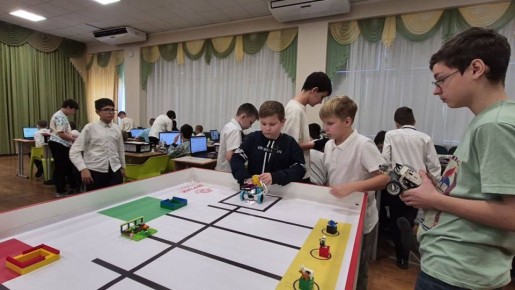 180 юных краснодарцев соревновались в мастерстве робототехники и программирования