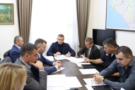 Председатель комитета ЗСК по вопросам топливно-энергетического комплекса, транспорта, дорожного хозяйства и связи Иван Тутушкин провел расширенное совещание, на котором рассмотрели ход реализации краевого закона «О...