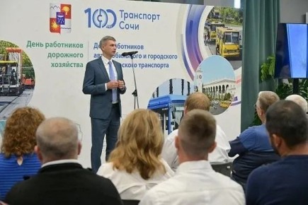 В Сочи в честь столетия организации регулярных пассажирских перевозок наградили работников дорожно-транспортной сферы