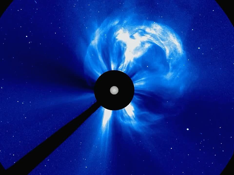 Огромный взрыв произошел на Солнце