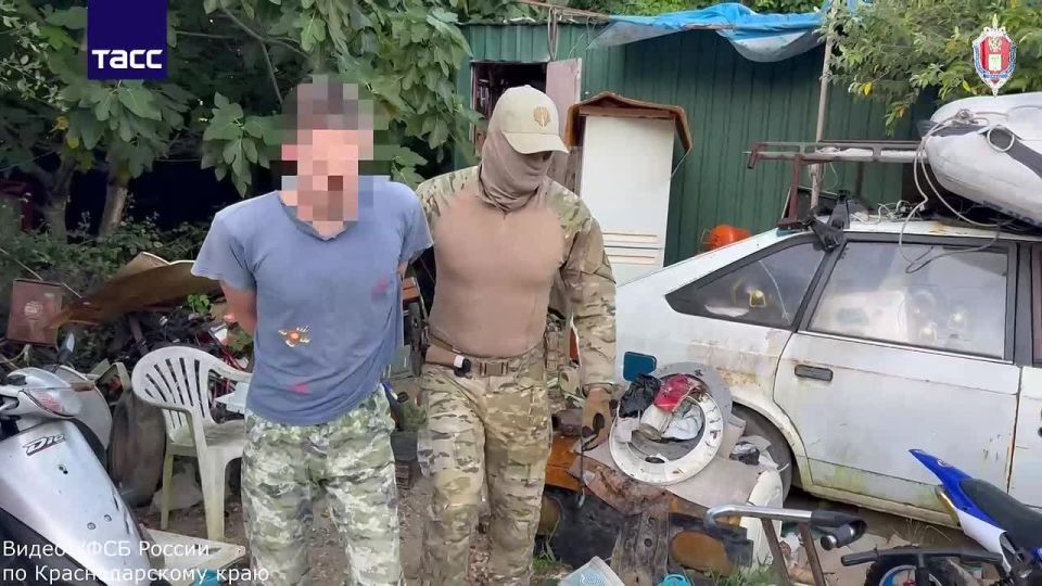 В Сочи задержан россиянин, планировавший вступить в проукраинскую организацию, сообщили в УФСБ по Краснодарскому краю