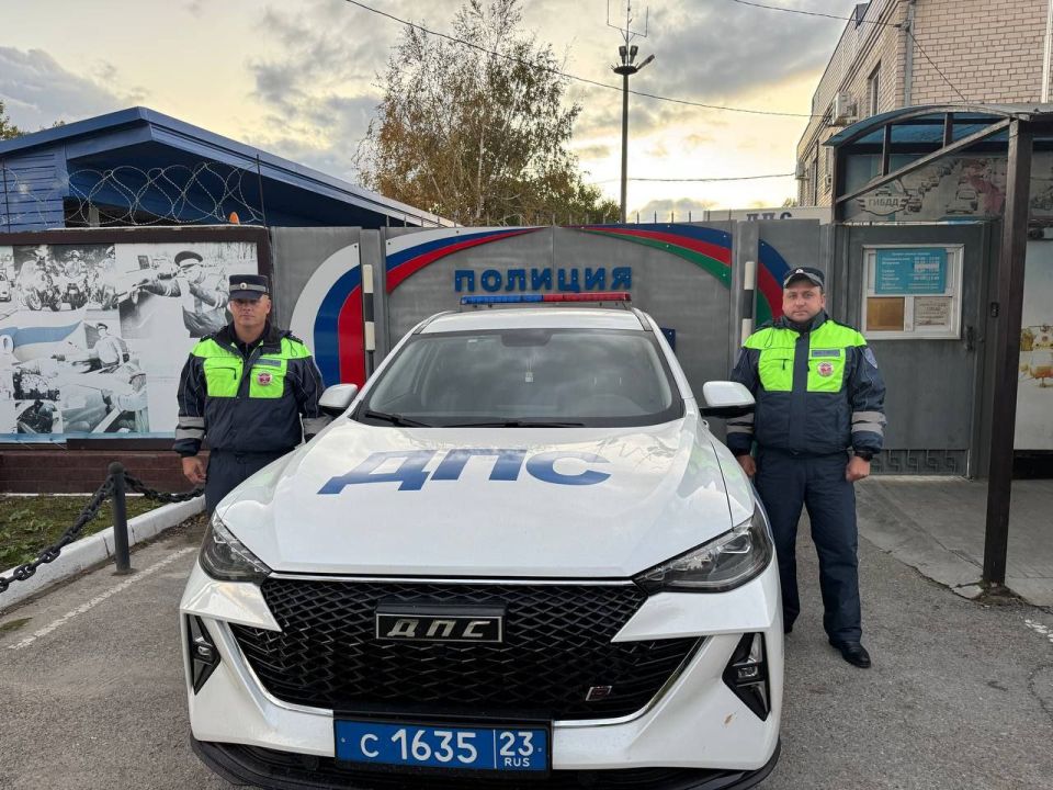 Инспекторы ДПС сопроводили автомобиль с мальчиком, у которого была травма головы