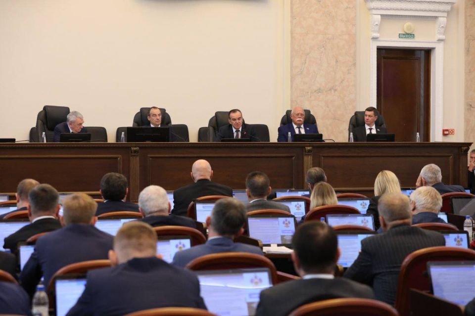 Вениамин Кондратьев: Стоимость патента на работу в Краснодарском крае для трудовых мигрантов повысили на 10 тысяч рублей, теперь со следующего года она составит 27 тысяч