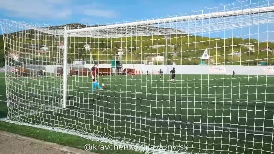 Андрей Кравченко: Сегодня, как и обещал на встрече с болельщиками «Черноморца» нашим девчонкам-футболисткам, приехал к ним на турнир