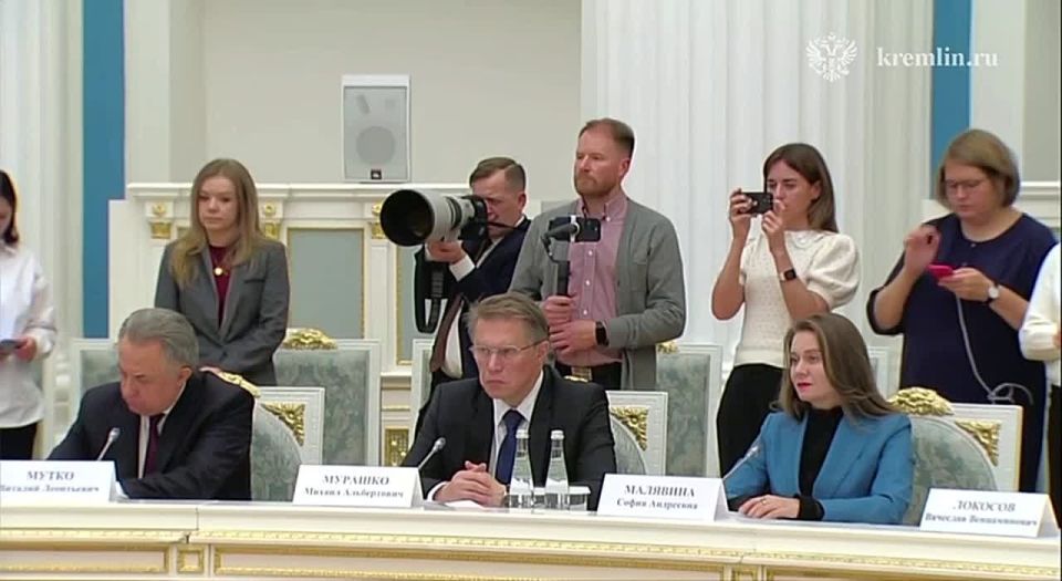 Семьи с тремя и более детьми должны стать нормой в России