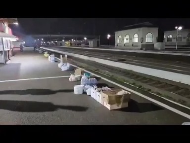 Страна людей. Жители небольшого городка Кропоткин узнали, что на станции ровно на одну минуту остановится поезд с ранеными