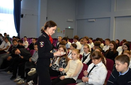 Кубанские полицейские и общественниками проводят мероприятия по профилактике терроризма и экстремизма в молодежной среде