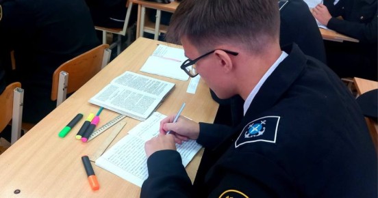 21 октября для двух групп студентов первого курса ФГБОУ ВО «АГТУ» «Ейский морской рыбопромышленный техникум» состоялась тематическая беседа по профилактике курения, наркомании, алкоголизма «От выбора зависит твоя жизнь»