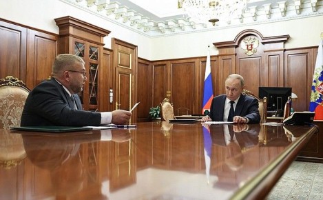 В преддверии Дня таможенника Владимир Путин провёл рабочую встречу с руководителем ФТС Валерием Пикалёвым