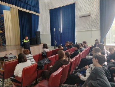 В преддверии осенних каникул сотрудники Госавтоинспекции Приморско-Ахтарского района проводят профилактические беседы с учащимися образовательных организаций