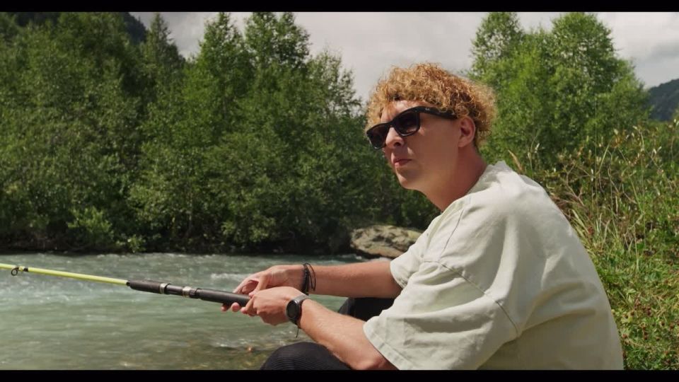 Антон наконец-то решился пригласить Марианну на свидание