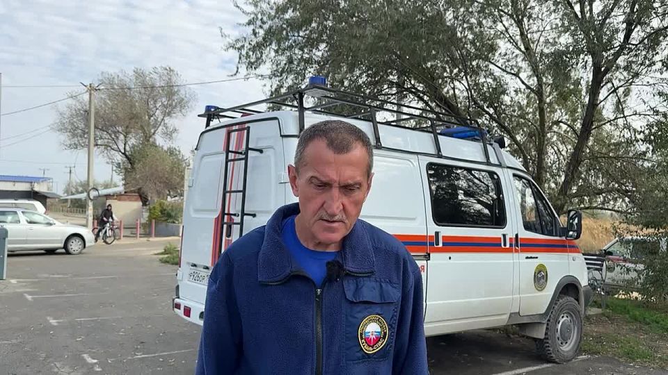 Показываем, как идут работы по ликвидации выбросов небольших фрагментов мазута в ст. Благовещенской