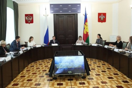 Председатель аграрного комитета ЗСК Сергей Орленко по поручению руководителя кубанского парламента Юрия Бурлачко провел заседание рабочей группы