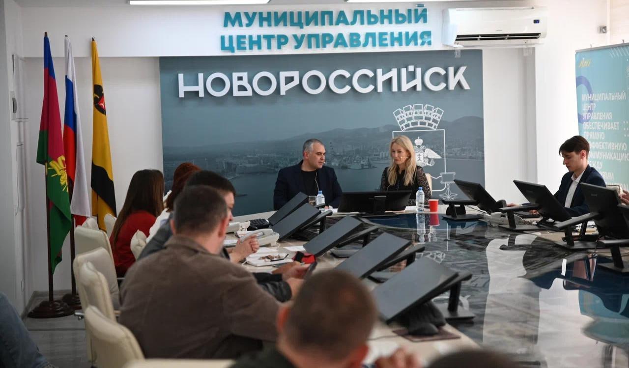 Отопление, освещение и благоустройство: Рафаэль Бегляров в ходе прямой линии рассказал о работе служб ЖКХ