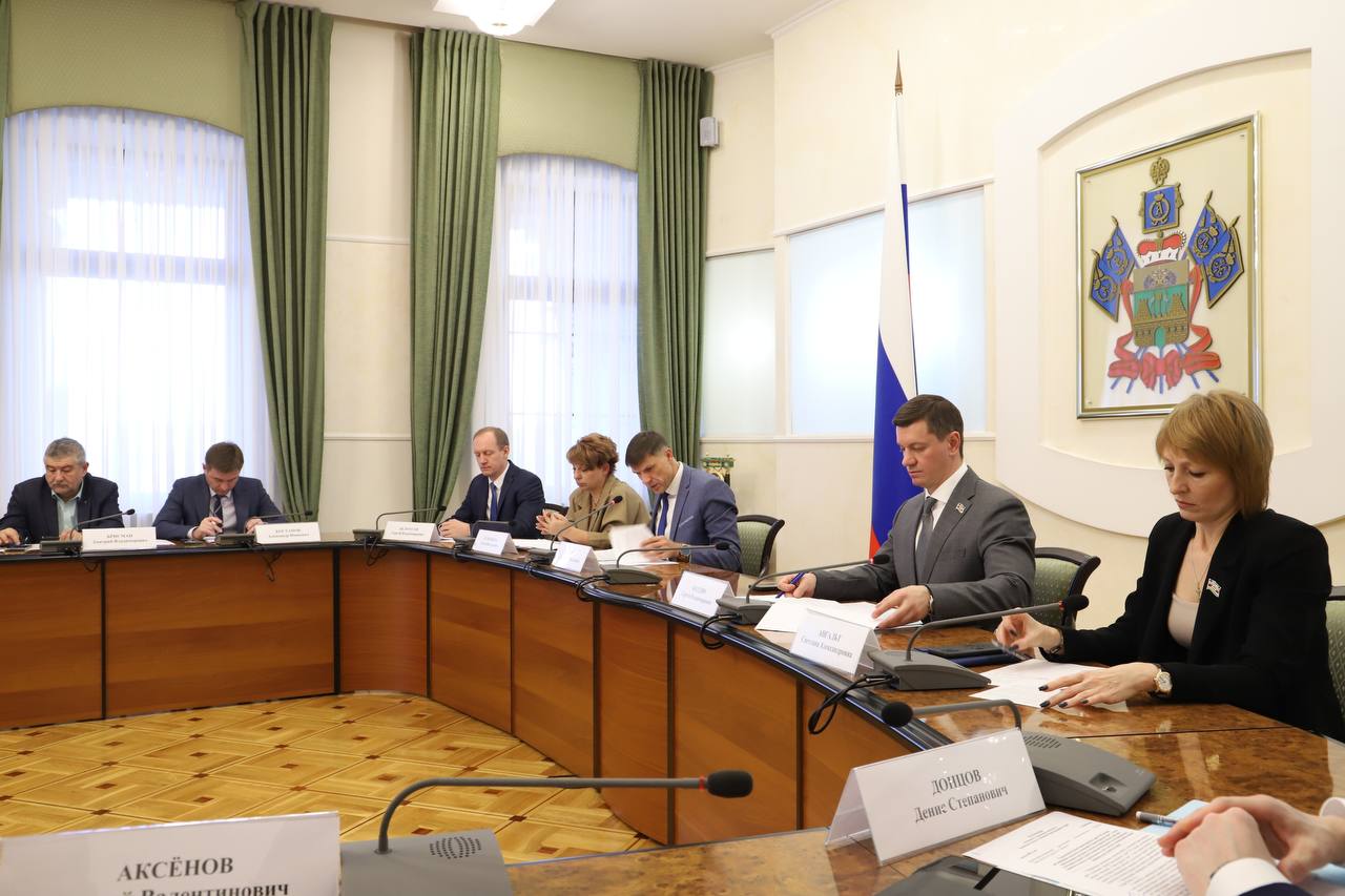 Зампредседателя краевого парламента Сергей Болдин провел заседание рабочей группы комитета по вопросам имущественных и земельных отношений