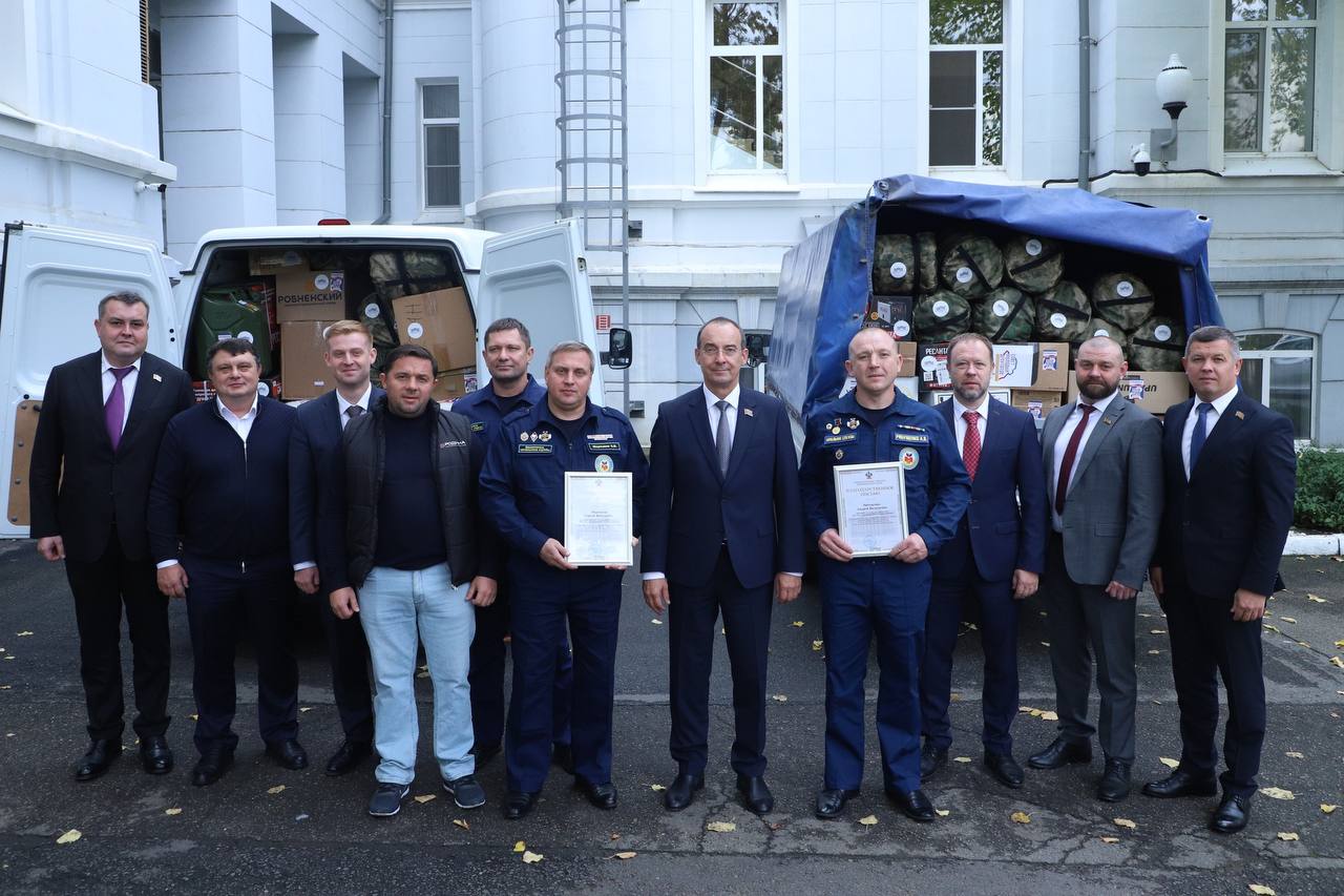 Две машины с гуманитарной помощью сегодня утром отправились в зону СВО
