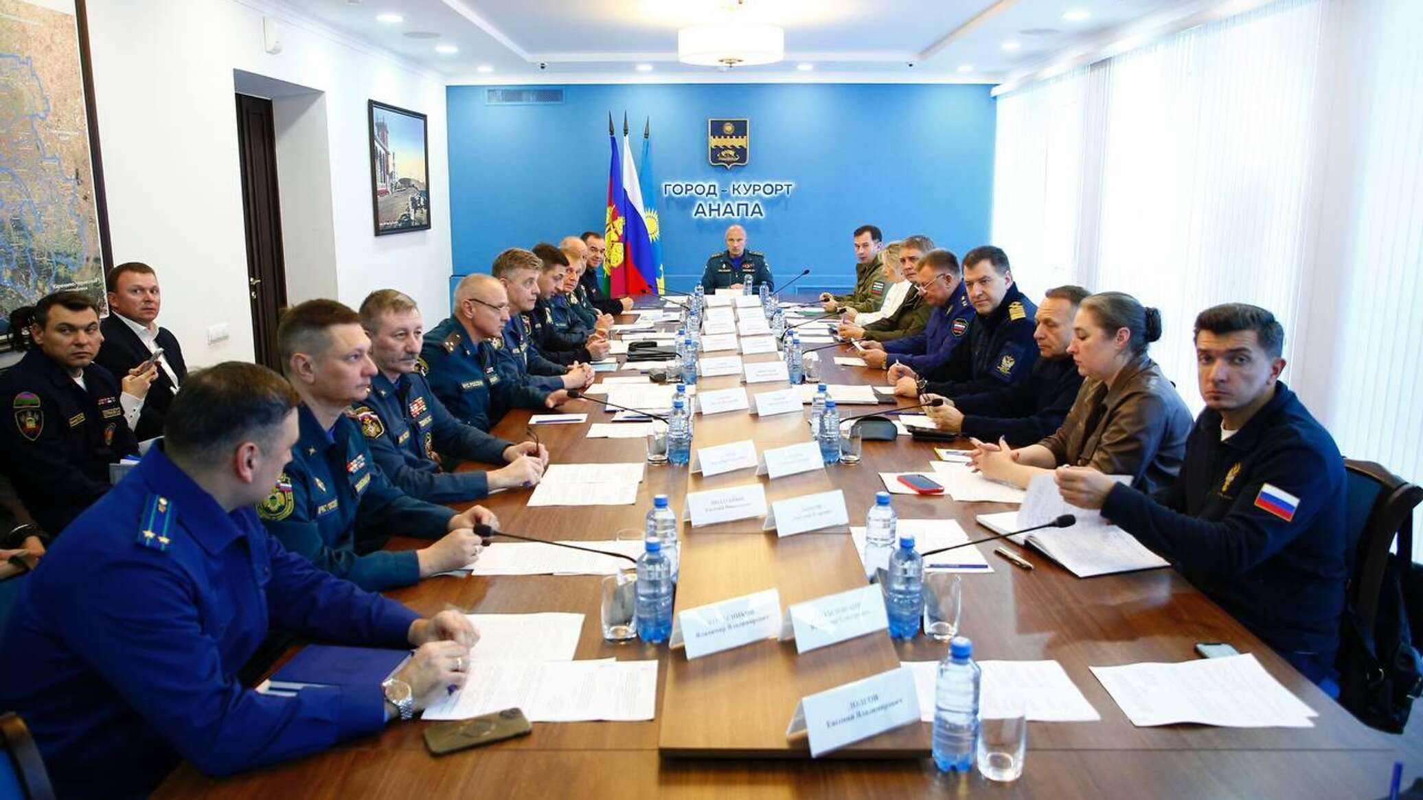 На побережье Анапы возвели 15 км защитного вала от мазута