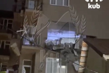 В многоэтажном доме в Сочи раздался взрыв, один человек погиб