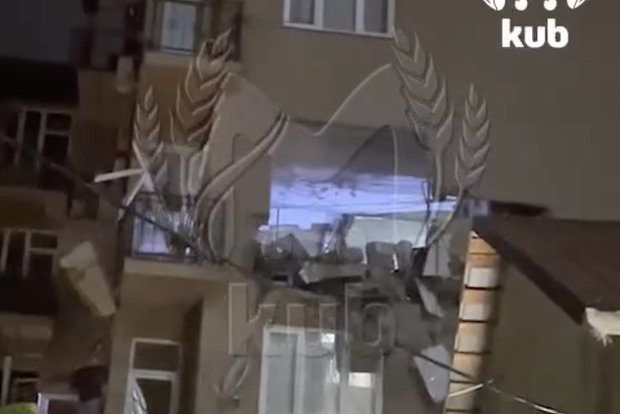 В многоэтажном доме в Сочи раздался взрыв, один человек погиб