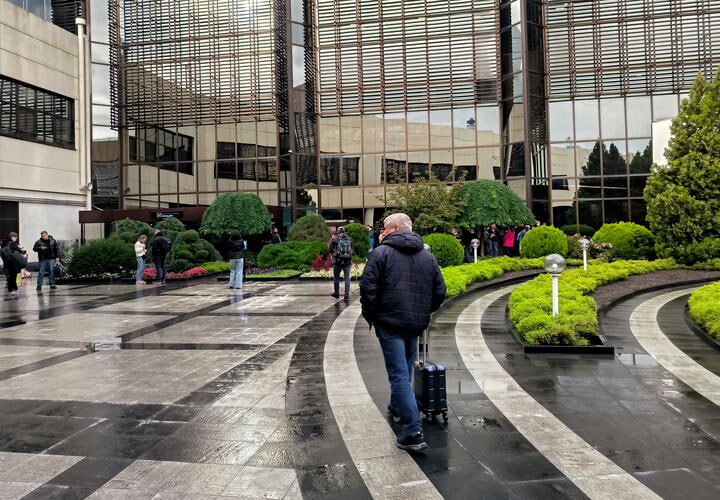 Пассажирка требует компенсацию от аэропорта Сочи, потому что заблудилась