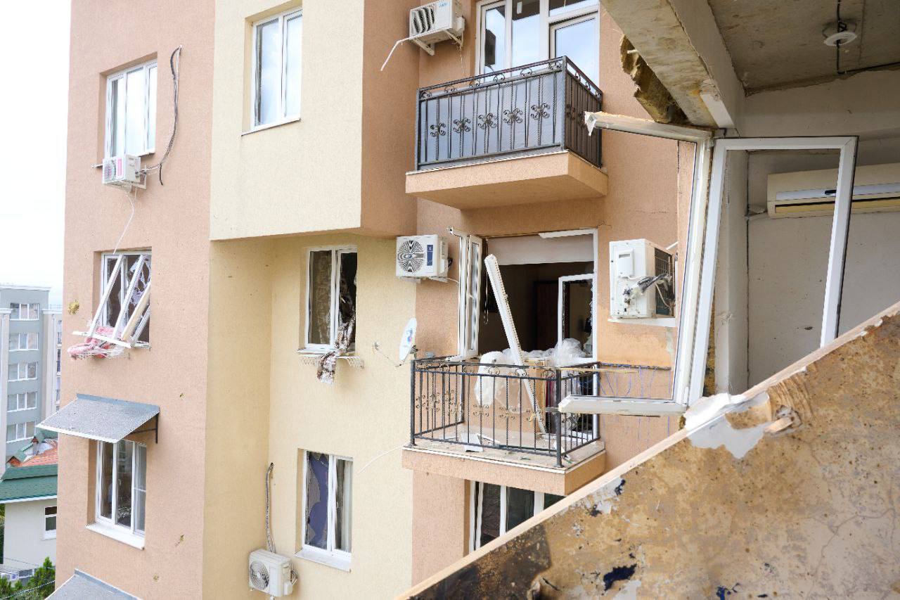 В Сочи начали расчистку дома после взрыва газа