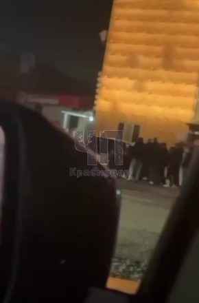 На Кубани водитель на отечественном авто целенаправленно несколько раз въехал в толпу людей