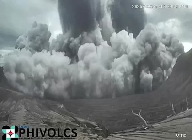 Мощное извержение вулкана произошло на Филиппинах