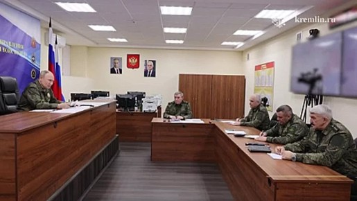 Владимир Путин посетил пункт управления объединенной группировки войск и обсудил испытания ракеты «Буревестник»