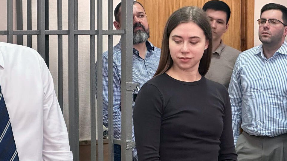 Александра Митрошина подала гражданский иск о взыскании 68,6 млн рублей с бывшего адвоката Алисы Волховой и юриста Ольги Гольцевой