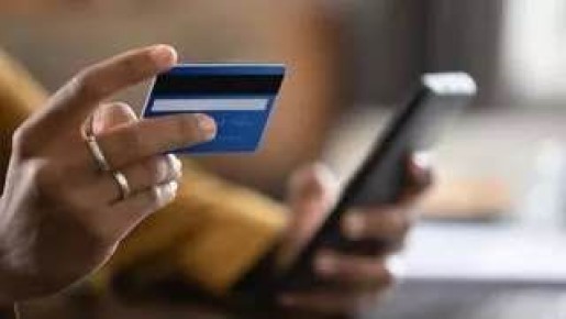 У россиян начнут списывать налоговые долги прямо с банковских карт