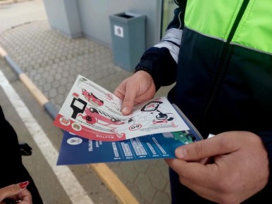 Сотрудники Госавтоинспекции Тбилисского района провели на автозаправочных станциях разъяснительные беседы