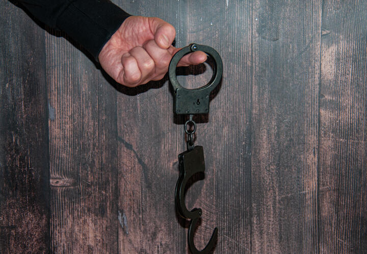 Несколько десятков мужчин сошлись в массовой драке в центре Ростова-на-Дону