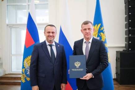 Мэру дали медаль. Глава Краснодара сегодня в Москве был удостоен награды Министерства транспорта России за достигнутые трудовые успехи и многолетнюю добросовестную работу в транспортной отрасли