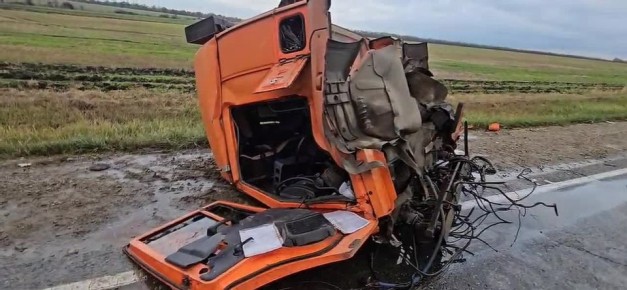 В Белореченском районе произошло ДТП с участием двух грузовых автомобилей