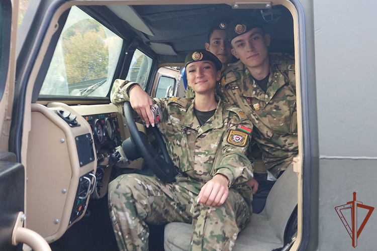 Росгвардия провела лекцию и показ вооружения на форуме «Динамо — традиции побеждать!» в ВДЦ «Смена»